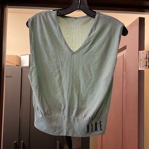 NIKE MINT GREEN WORKOUT TOP SIZE L ONLY WORN ONCE